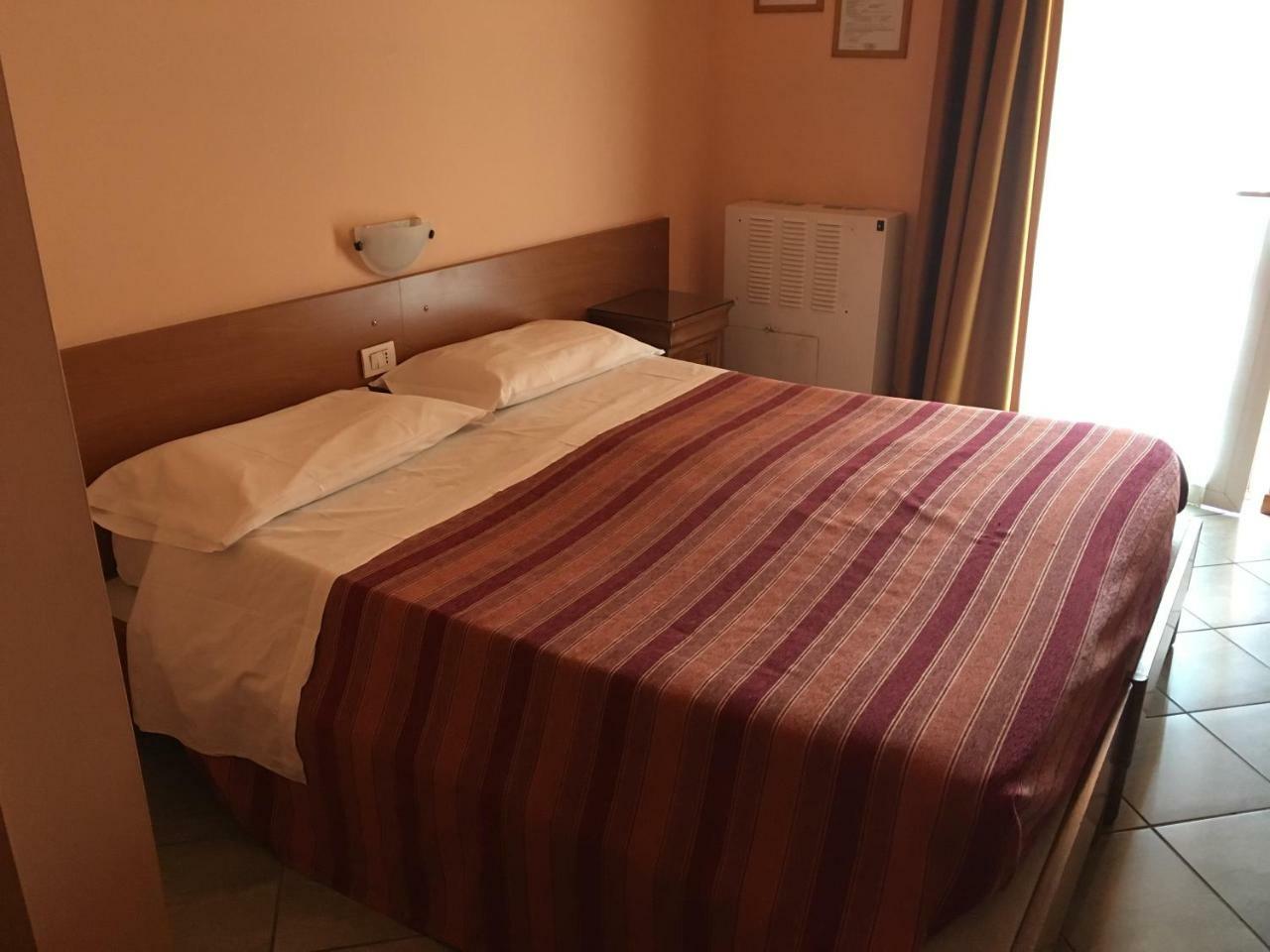 Hotel Il Pino Garlasco Extérieur photo