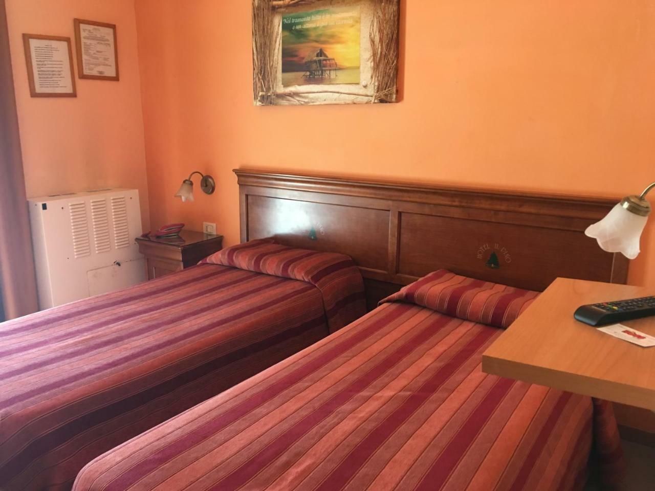 Hotel Il Pino Garlasco Extérieur photo